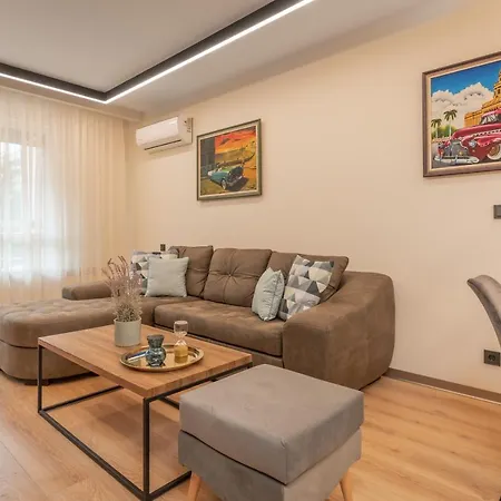 Luxury 2-Bedroom & 2-Bathroom Flat With Garden * Sofia