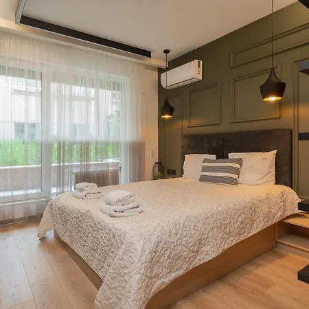 Apartment Luxury 2-Bedroom & 2-Bathroom Flat With Garden *