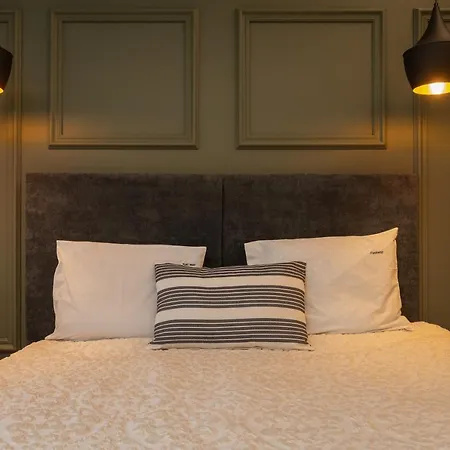 Luxury 2-Bedroom & 2-Bathroom Flat With Garden