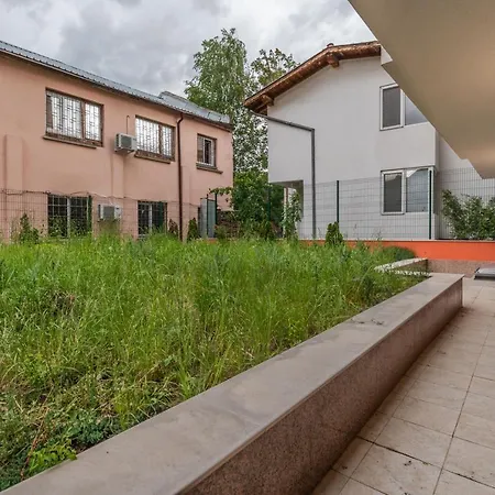Luxury 2-Bedroom & 2-Bathroom Flat With Garden Sofia