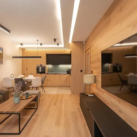 Luxury 2-Bedroom & 2-Bathroom Flat With Garden *